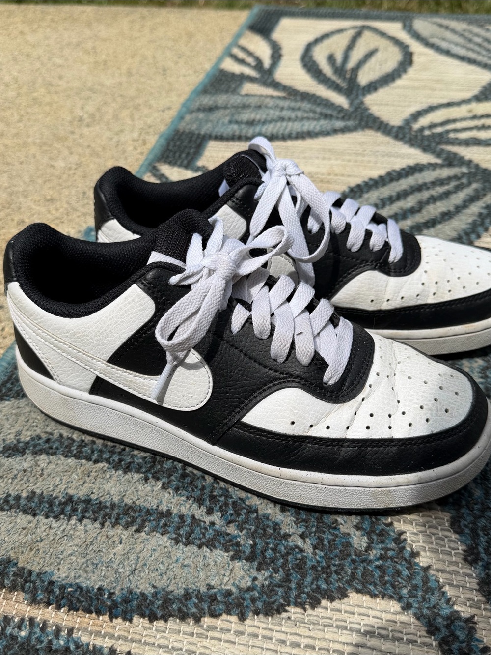 Nike Black and White Low-Top Sneakers with Swoosh